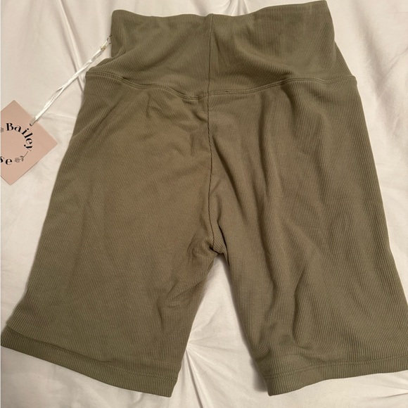 Green biker shorts - Picture 4 of 4
